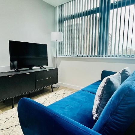 Lovely Studio Apartment With Free Parking Included! Manchester Luaran gambar