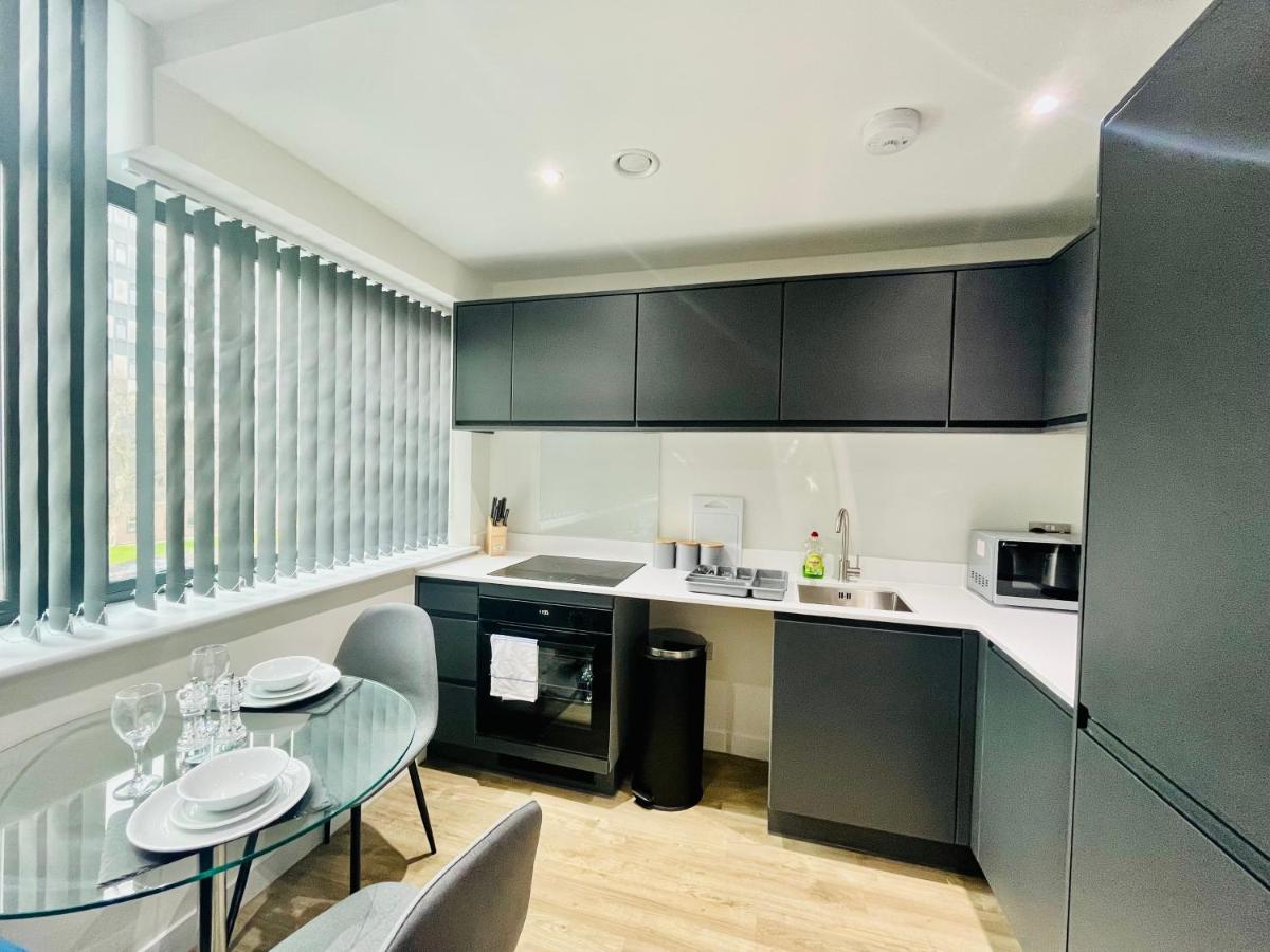 Lovely Studio Apartment With Free Parking Included! Manchester Luaran gambar