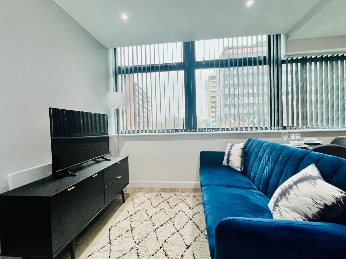 Lovely Studio Apartment With Free Parking Included! Manchester Luaran gambar