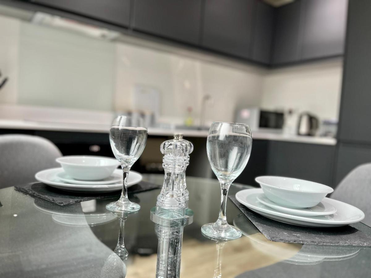 Lovely Studio Apartment With Free Parking Included! Manchester Luaran gambar