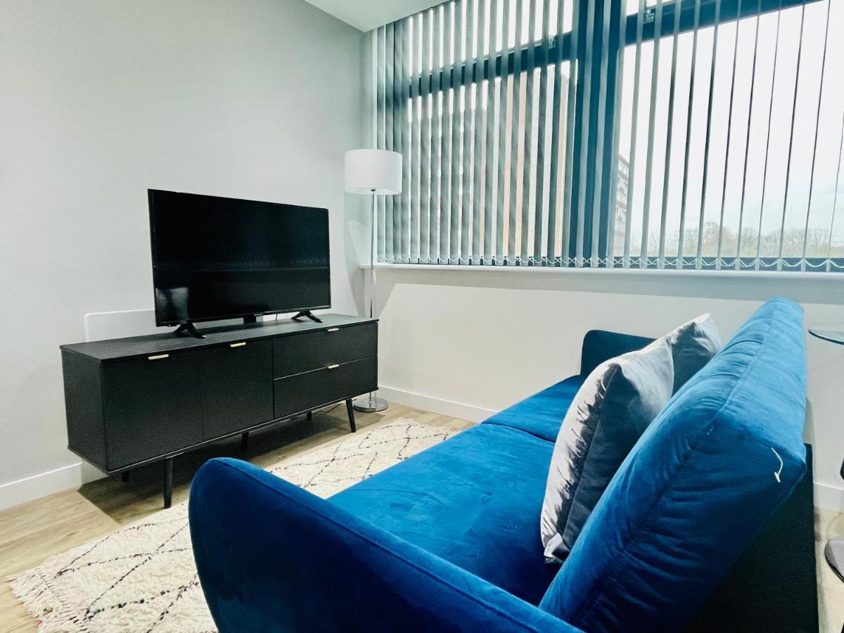 Lovely Studio Apartment With Free Parking Included! Manchester Luaran gambar