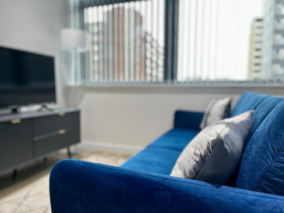 Lovely Studio Apartment With Free Parking Included! Manchester Luaran gambar